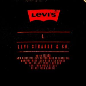 Levi’s longsleeve sweatshirt